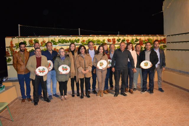 Carlos Marí García y Purificación Carmona Pérez resultaron ganadores del XXV Concurso de ramillete de tomate - 1, Foto 1