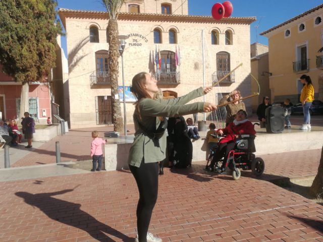 La plaza se llenó de juguetes reciclados con MOKIMÓ - 3, Foto 3