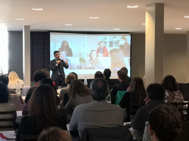 Educación da conocer en Valencia cómo se desarrolla la FP Dual en la Región de Murcia - 1, Foto 1