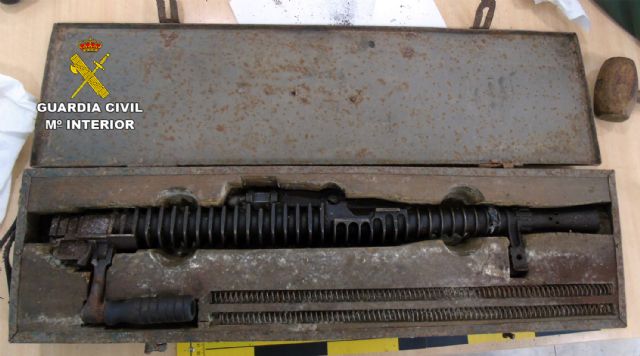 La Guardia Civil desmantela en Bullas un zulo con gran cantidad de armas y artefactos explosivos - 2, Foto 2