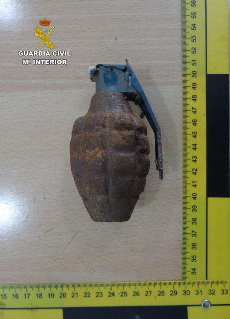 La Guardia Civil desmantela en Bullas un zulo con gran cantidad de armas y artefactos explosivos - 4, Foto 4