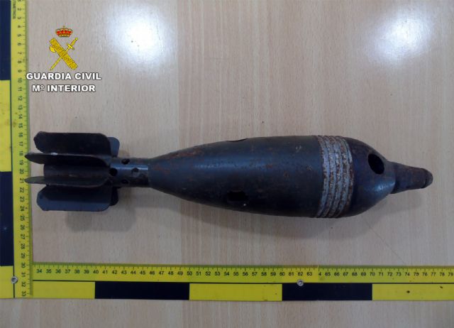 La Guardia Civil desmantela en Bullas un zulo con gran cantidad de armas y artefactos explosivos - 5, Foto 5