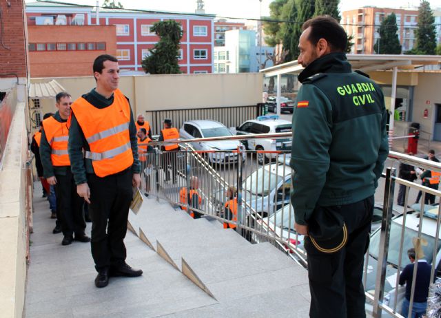 La Guardia Civil realiza un simulacro de evacuación, en el acuartelamiento de Vistalegre-Murcia - 3, Foto 3