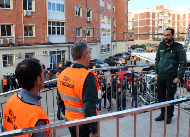 La Guardia Civil realiza un simulacro de evacuación, en el acuartelamiento de Vistalegre-Murcia - 5, Foto 5