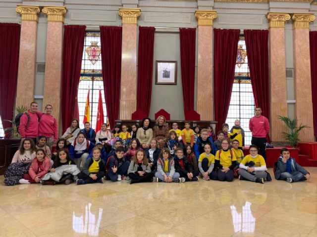 Alumnos del colegio Jara Carrillo de Alcantarilla visitan el Salón de Plenos del Ayuntamiento - 1, Foto 1