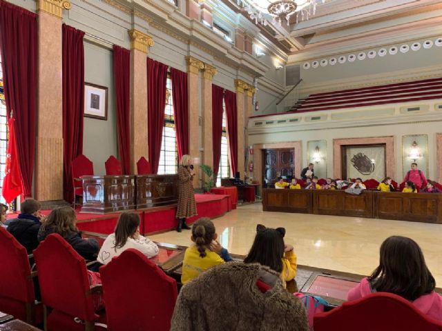 Alumnos del colegio Jara Carrillo de Alcantarilla visitan el Salón de Plenos del Ayuntamiento - 2, Foto 2