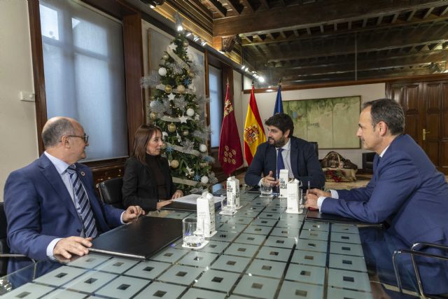 López Miras muestra su voluntad de desarrollar mecanismos en materia de financiación local - 2, Foto 2