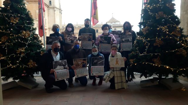 El PP anima a todos los lorquinos a colaborar con el calendario solidario promovido por Adespolorca en beneficio de la investigación contra el cáncer infantil - 2, Foto 2