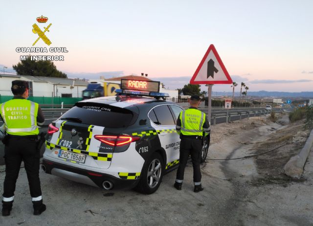 La Guardia Civil investiga a un conductor que superaba en 98 km/h. la velocidad máxima permitida en una vía interurbana - 1, Foto 1