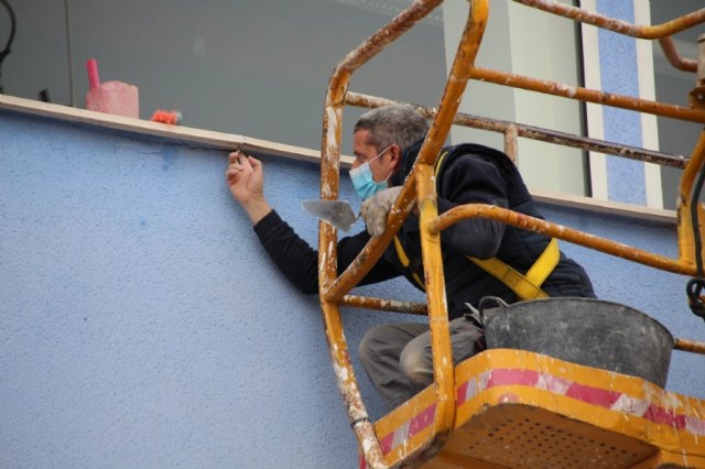 Deportes renueva el suelo de la sala polivalente y repara la fachada de la piscina cubierta, Foto 3