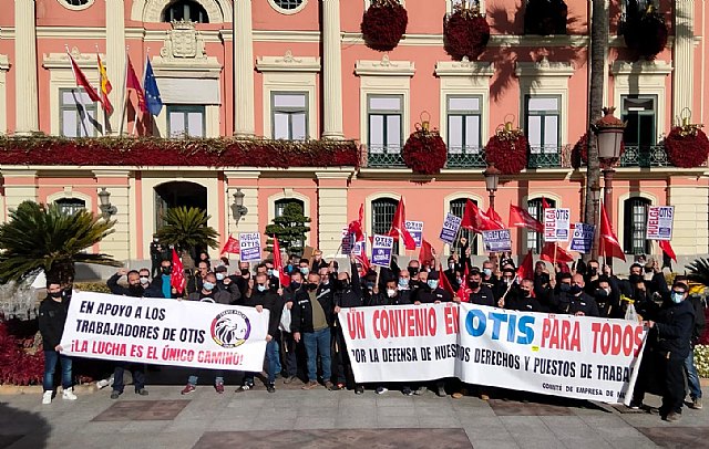 Los trabajadores de OTIS y el Frente Obrero se manifiestan en el ayuntamiento - 1, Foto 1