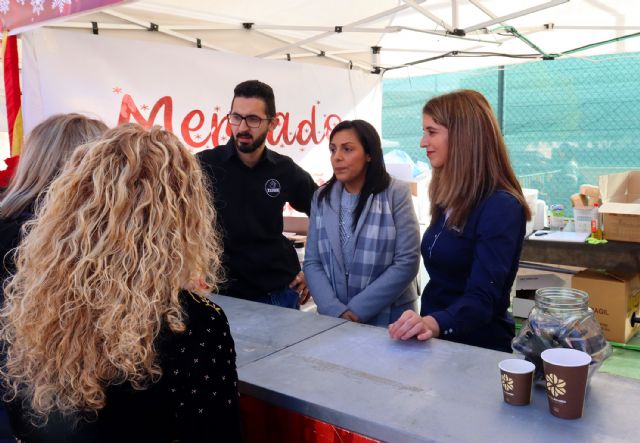 Comercio, restauración y artesanía en el mercado de Navidad de La Florida - 2, Foto 2