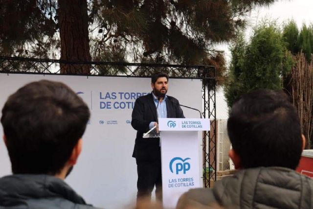 El presidente regional Fernando López Miras con el PP de Las Torres de Cotillas en su jornada de convivencia navideña - 2, Foto 2