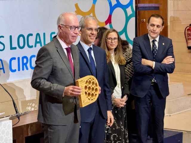 El Servicio de Trituración de Podas del Ayuntamiento de Murcia recibe el primer premio en los Galardones a las Buenas Prácticas Locales por la Economía Circular - 1, Foto 1