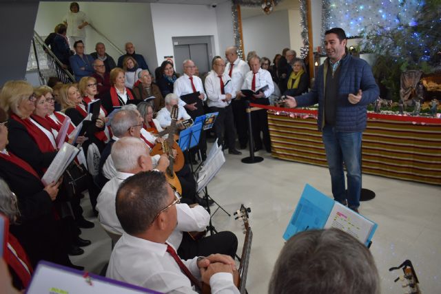 El centro social de las Personas Mayores ya disfruta de su Navidad - 2, Foto 2