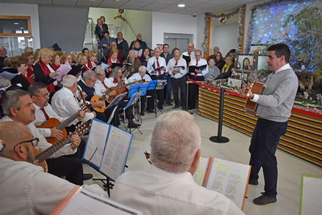 El centro social de las Personas Mayores ya disfruta de su Navidad - 5, Foto 5