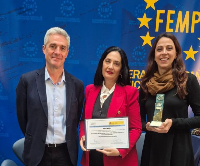 El Ayuntamiento recibe el premio del Ministerio de Educación por su programa de prevención del absentismo escolar - 1, Foto 1