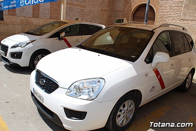 Se coloca la imagen corporativa del Centenario de la Ciudad en 6 taxis y 35 vehculos municipales para promocionar este evento histrico y cultural - 15