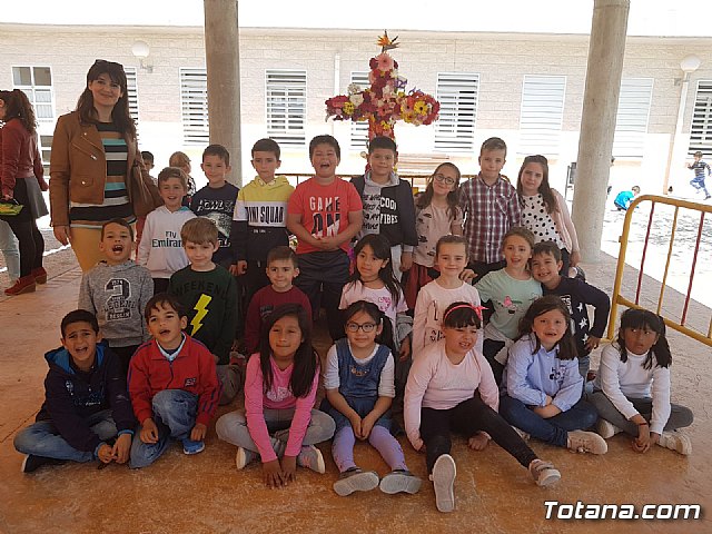Emotivo y colorido da de La Cruz en el CEIP La Cruz de Totana - 2