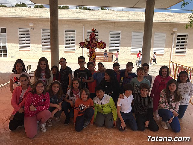Emotivo y colorido da de La Cruz en el CEIP La Cruz de Totana - 10