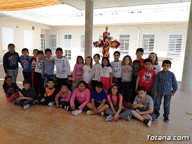 Emotivo y colorido da de La Cruz en el CEIP La Cruz de Totana - 4