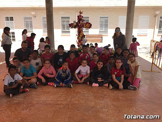 Emotivo y colorido da de La Cruz en el CEIP La Cruz de Totana - 8