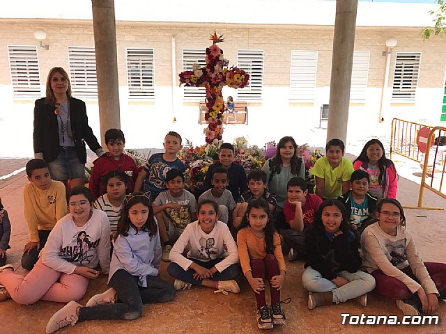 Emotivo y colorido da de La Cruz en el CEIP La Cruz de Totana - 9