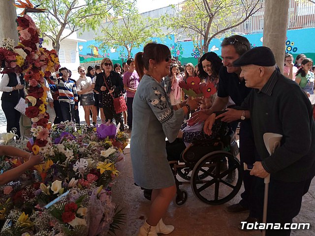 Emotivo y colorido da de La Cruz en el CEIP La Cruz de Totana - 16