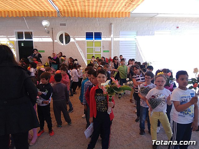 Emotivo y colorido da de La Cruz en el CEIP La Cruz de Totana - 18