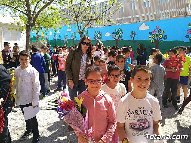 Emotivo y colorido da de La Cruz en el CEIP La Cruz de Totana - 19