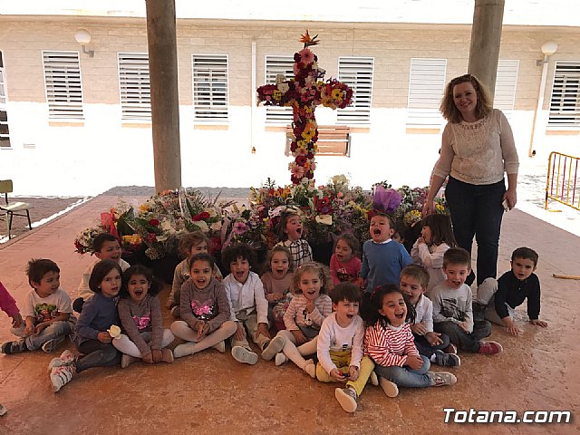 Emotivo y colorido da de La Cruz en el CEIP La Cruz de Totana - 21
