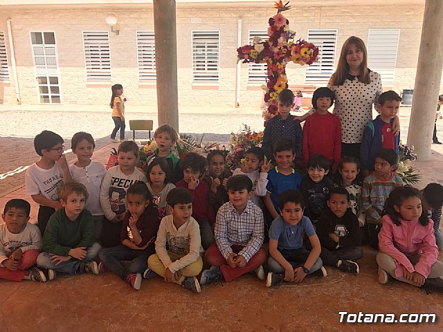 Emotivo y colorido da de La Cruz en el CEIP La Cruz de Totana - 23