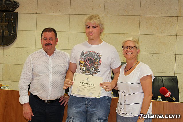 Se entregan los II Premios de Excelencia Acadmica del curso 2016/2017 a los alumnos de la ESO y Bachillerato del IES 