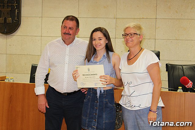 Se entregan los II Premios de Excelencia Acadmica del curso 2016/2017 a los alumnos de la ESO y Bachillerato del IES 