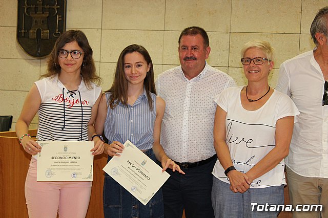 Se entregan los II Premios de Excelencia Acadmica del curso 2016/2017 a los alumnos de la ESO y Bachillerato del IES 