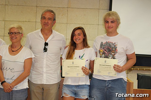 Se entregan los II Premios de Excelencia Acadmica del curso 2016/2017 a los alumnos de la ESO y Bachillerato del IES 