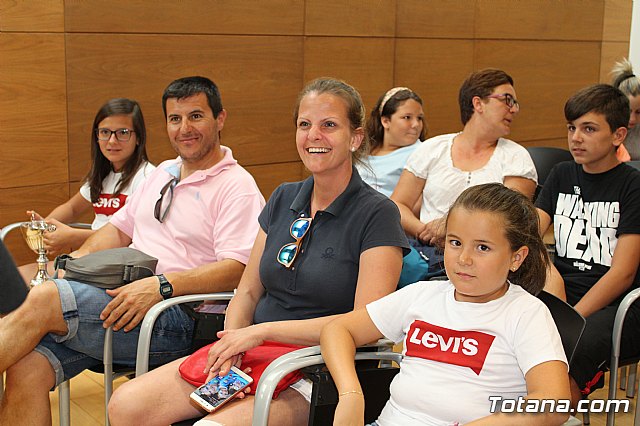 El Ayuntamiento realiza un reconocimiento institucional a los escolares de los distintos centros educativos de Totana que han obtenido buenos resultados en el programa regional de Deporte Escolar - 1