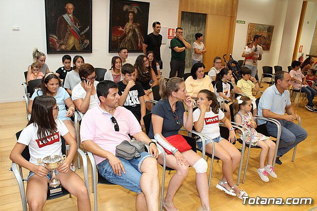 El Ayuntamiento realiza un reconocimiento institucional a los escolares de los distintos centros educativos de Totana que han obtenido buenos resultados en el programa regional de Deporte Escolar - 10