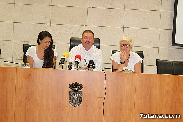 El Ayuntamiento realiza un reconocimiento institucional a los escolares de los distintos centros educativos de Totana que han obtenido buenos resultados en el programa regional de Deporte Escolar - 12