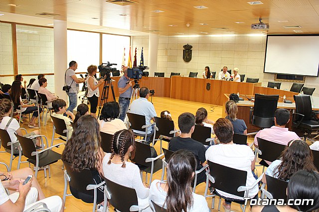 El Ayuntamiento realiza un reconocimiento institucional a los escolares de los distintos centros educativos de Totana que han obtenido buenos resultados en el programa regional de Deporte Escolar - 18