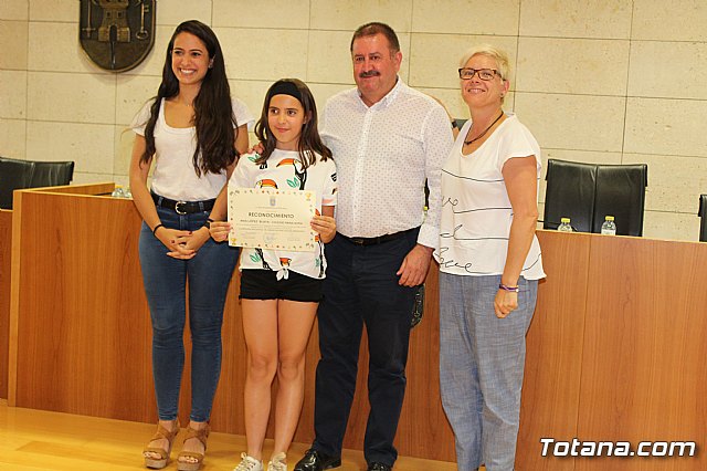 El Ayuntamiento realiza un reconocimiento institucional a los escolares de los distintos centros educativos de Totana que han obtenido buenos resultados en el programa regional de Deporte Escolar - 24