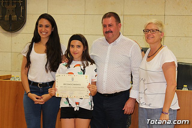 El Ayuntamiento realiza un reconocimiento institucional a los escolares de los distintos centros educativos de Totana que han obtenido buenos resultados en el programa regional de Deporte Escolar - 25