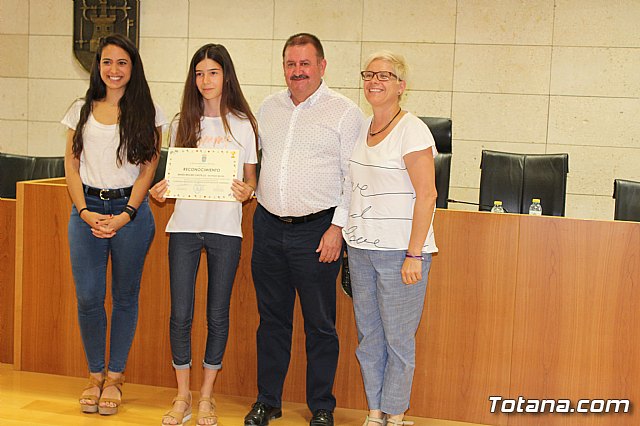 El Ayuntamiento realiza un reconocimiento institucional a los escolares de los distintos centros educativos de Totana que han obtenido buenos resultados en el programa regional de Deporte Escolar - 26
