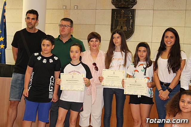 El Ayuntamiento realiza un reconocimiento institucional a los escolares de los distintos centros educativos de Totana que han obtenido buenos resultados en el programa regional de Deporte Escolar - 33