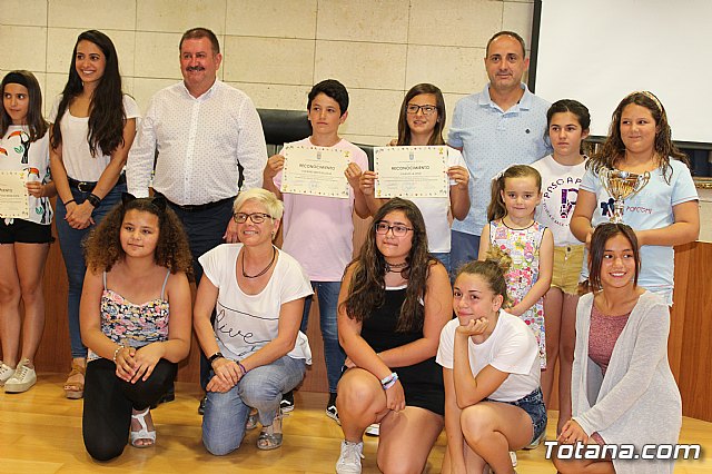 El Ayuntamiento realiza un reconocimiento institucional a los escolares de los distintos centros educativos de Totana que han obtenido buenos resultados en el programa regional de Deporte Escolar - 34