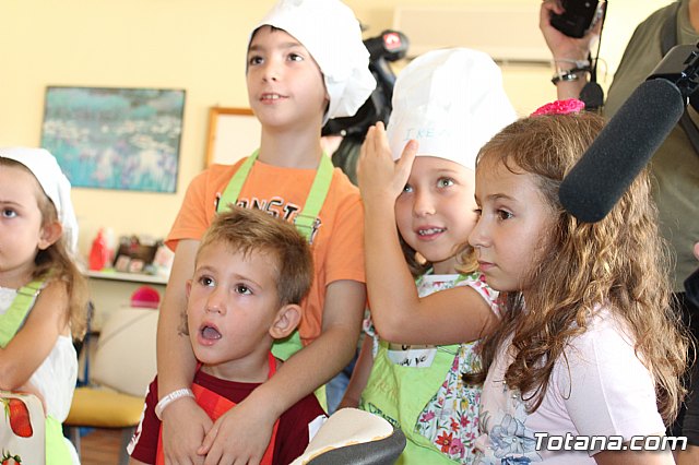 Unos 60 niños y niñas participan este mes en el Taller de Cocina Creativa y Divertida - 25