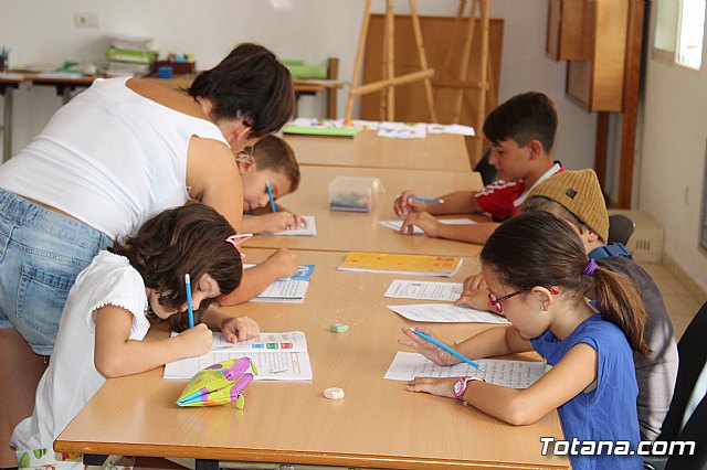 Un total de 13 niños participan en la Escuela de Verano 