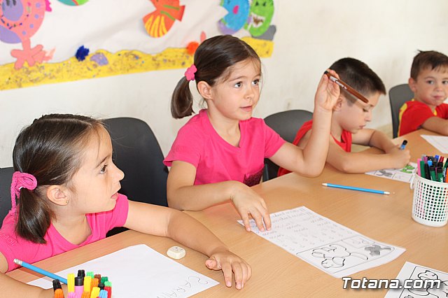 Un total de 13 niños participan en la Escuela de Verano 