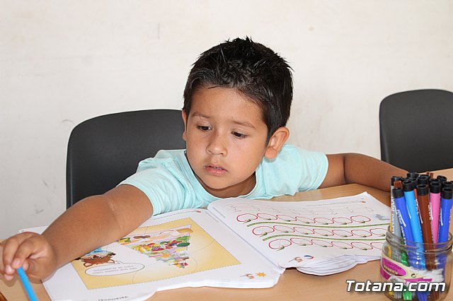 Un total de 13 niños participan en la Escuela de Verano 