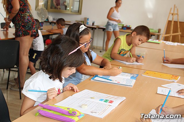 Un total de 13 niños participan en la Escuela de Verano 
